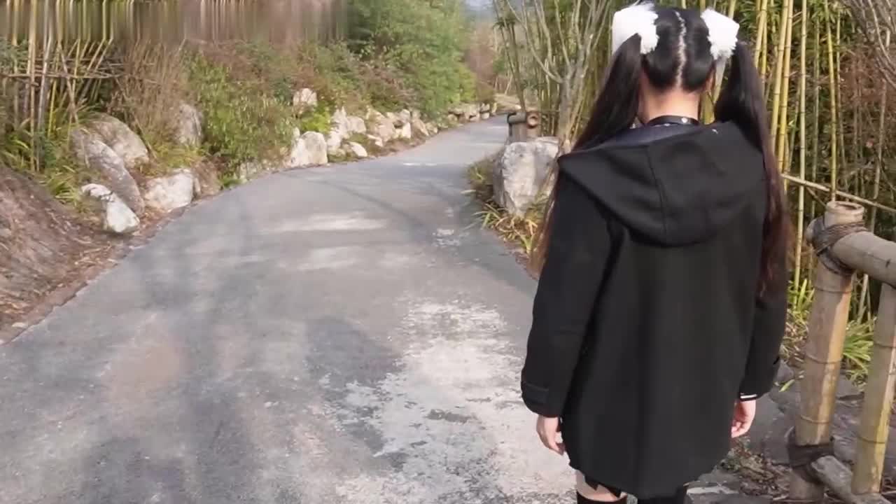 可爱双马尾JK小学妹被主人爸爸公园调教，清纯小萝莉被肏出白浆，被捅的时候喊爸爸喜欢被操